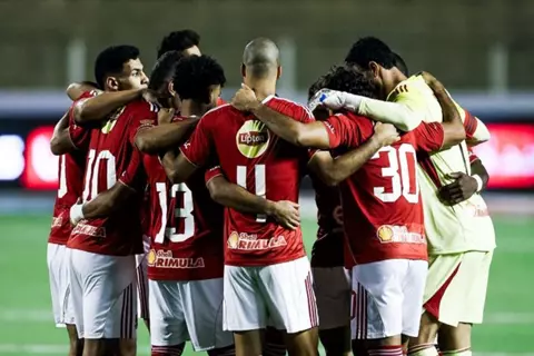 الأهلي يواجه سيراميكا كليوباترا في قمة مثيرة بالدوري المصري.. محاولة لتصحيح المسار