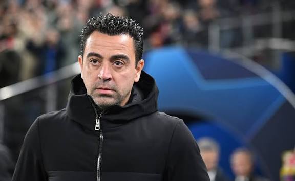 تشافي هيرنانديز بين برشلونة ونابولي وهل يقترب من قيادة بطل إيطاليا؟