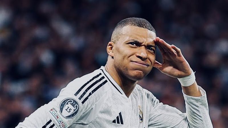 كيليان مبابي يواصل التألق ويقود ريال مدريد لصدارة الدوري الإسباني