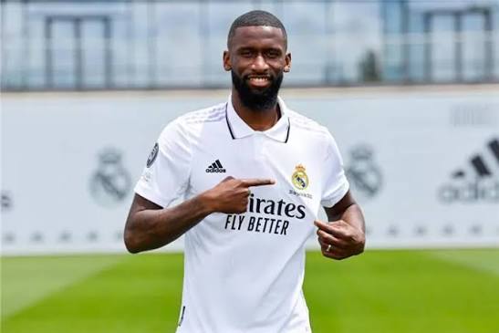 خطة ريال مدريد لإعادة بناء خط دفاعه استعدادًا للمستقبل